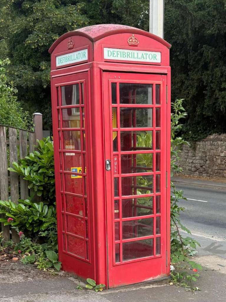 Image of the telephone box defibrillator before 2026 refurbishment